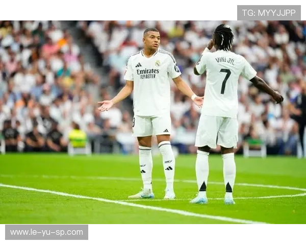 维尼修斯冲金球：巅峰状态引爆夺魁热议