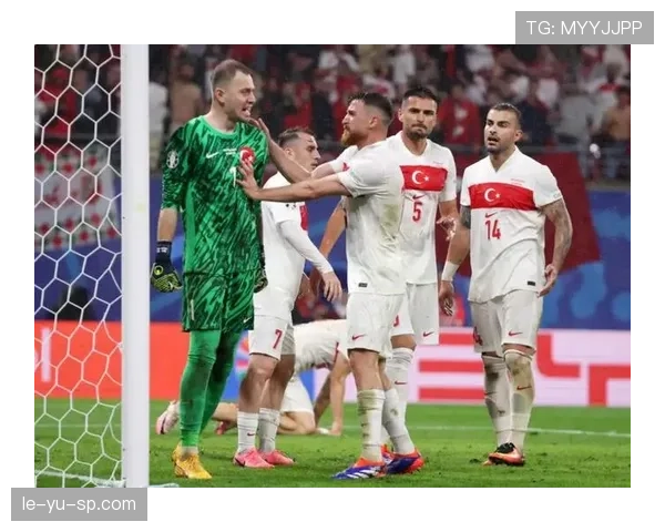 世界杯淘汰赛激战正酣：强队狭路相逢，黑马强势崛起引热议