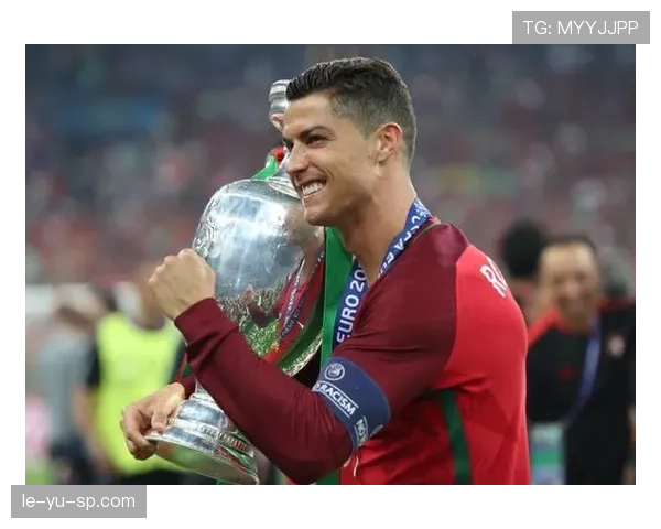 欧洲杯季军荣耀之路：重温辉煌时刻与难忘瞬间