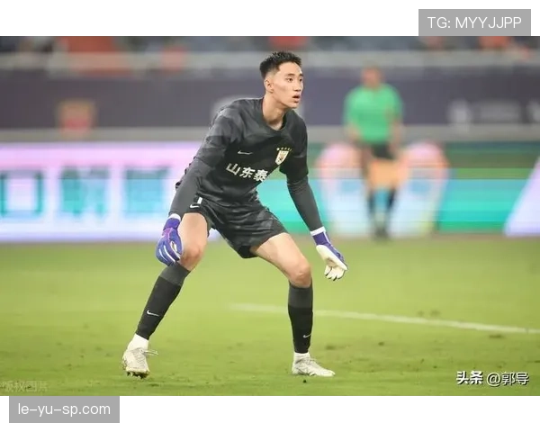 诺伊尔与库尔图瓦状态火热，门将巅峰对决引瞩目