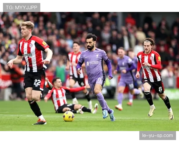 萨拉赫的头球技术表现稳健，成为足球场上的重要空中威胁分析