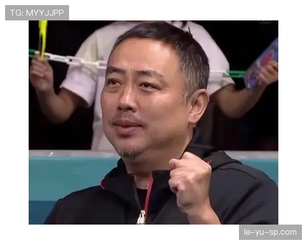 刘国梁居然在赛场边偷偷开豪车钥匙,身边助理都傻眼了吧? 刘国梁居然在赛场边偷偷开豪车钥匙,身边助理都傻眼了吧?