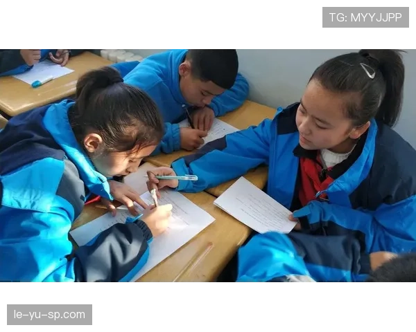 柳雅慧训练完直接去高定秀场，这日程谁跟得上